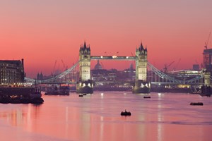 Evening Thames Cruise With Canapes And Bubbly For Two