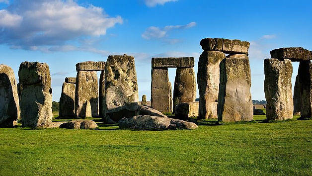 Luxury Coach Tour To Stonehenge  Bath  Stratford And Cotswolds For Two