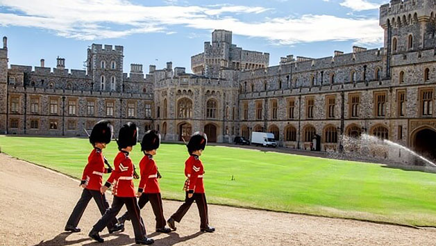 Luxury Coach Tour To Windsor Castle And Fish And Chips In London For Two