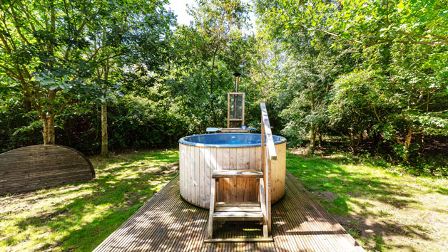 One Night Glamping Break With Hot Tub And Fiz For Two At Woodland Escape