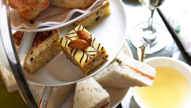 Bottomless Brunch Or Tea At Doubletree By Hilton London For Two