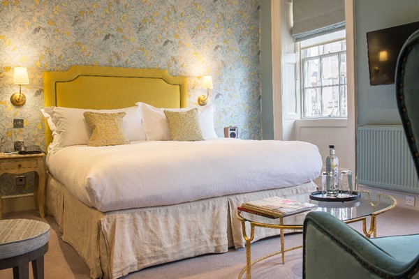 One Night Escape With Dinner For Two At The Queensberry Hotel