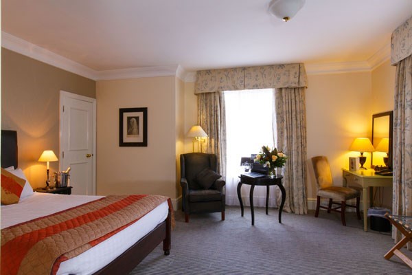 One Night Luxury Stay At Brook Kingston Lodge Hotel