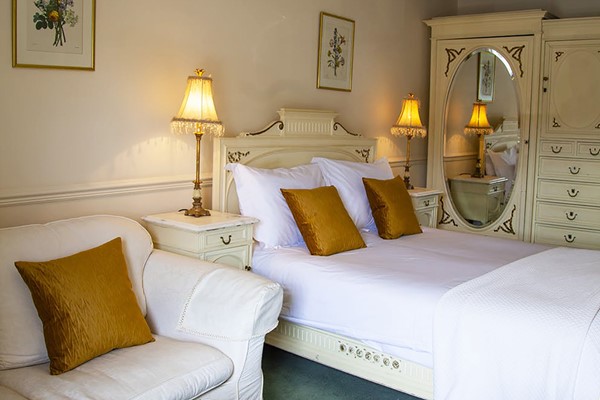 One Night Luxury Stay With A Three Course Meal For Two At The Wensleydale Hotel
