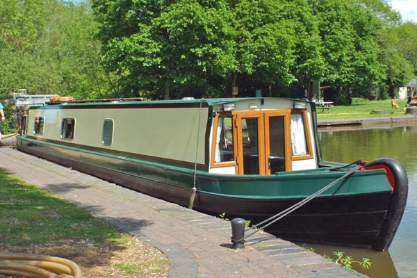 Overnight Stay In A Choice Of Houseboats With Breakfast At Starline Narrowboats