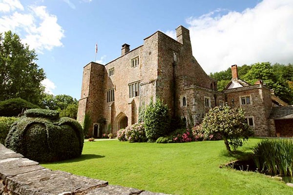 Overnight Stay With Breakfast For Two At Bickleigh Castle