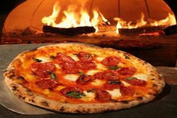 Piza Or Pasta With Wine Or Beer For Two At La Cucina - Lunch Offer