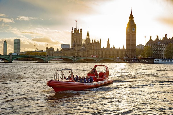 Thames Rockets Evening Powerboating Experience With Cocktails For Two