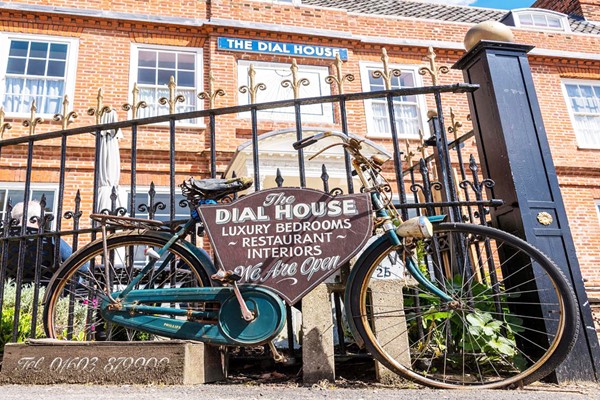 Two Course Brunch With Bottomless Drink For Two At The Dial House