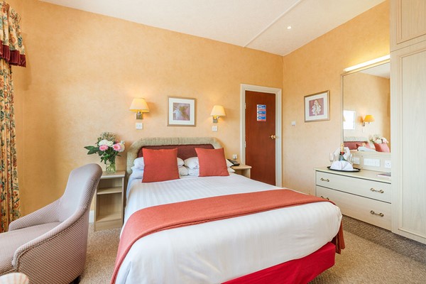 Two Night Break In A Seaview Room For Two At The Lindum Hotel