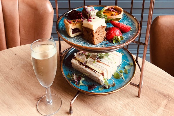Afternoon Tea With Fiz For Two At De Vere Cotswold Waterpark Hotel