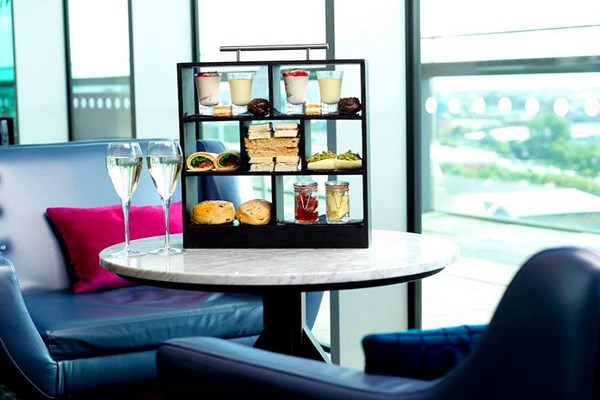 Bottomless Fiz Afternoon Tea For Two At Doubletree By Hilton Hotel Leeds